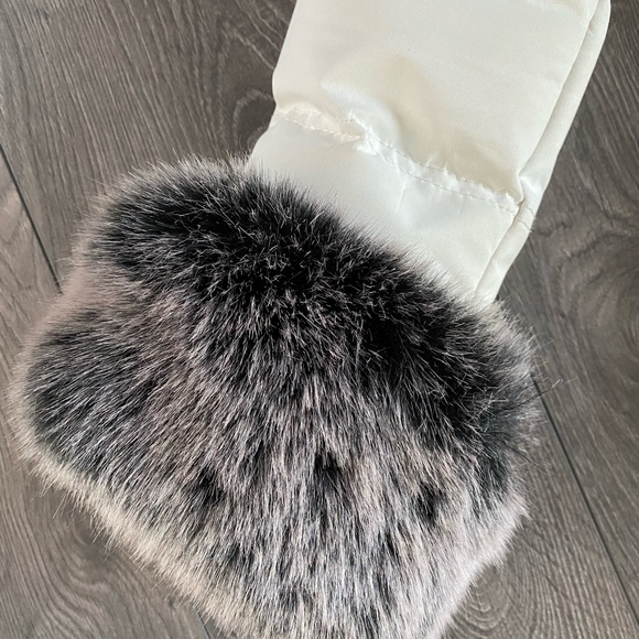 COPY - Beautiful white women’s   winter parka. Size Small - Picture 5 of 7